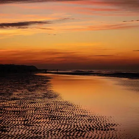 By Belgian Sea And Dunes, Cleaning Included *